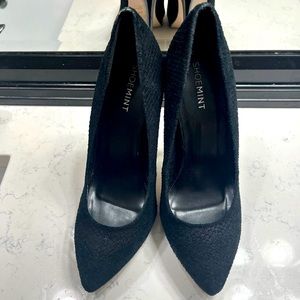 Black ultra high heels pumps